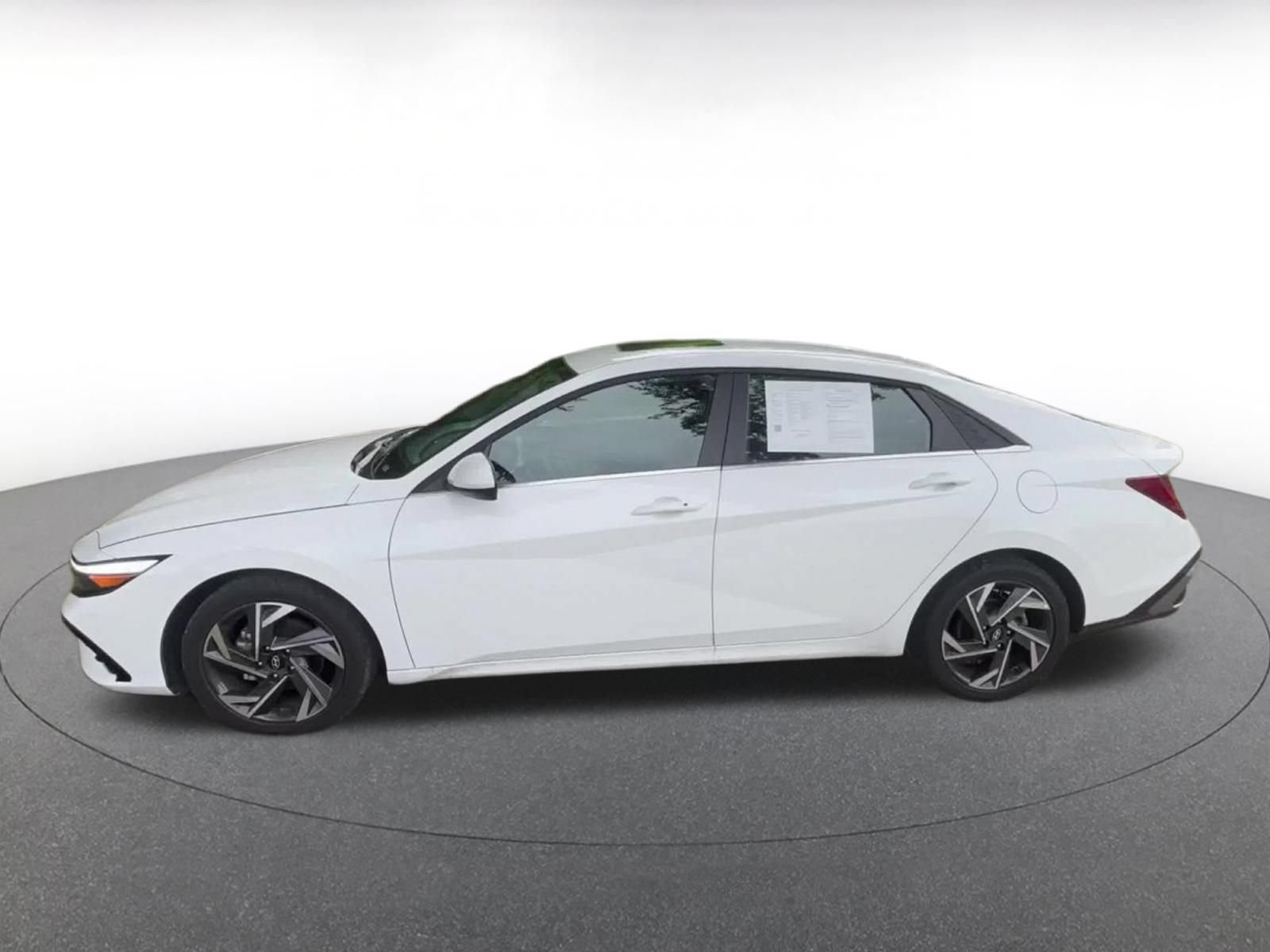 Used 2025 Hyundai Elantra SEL FWD image 9