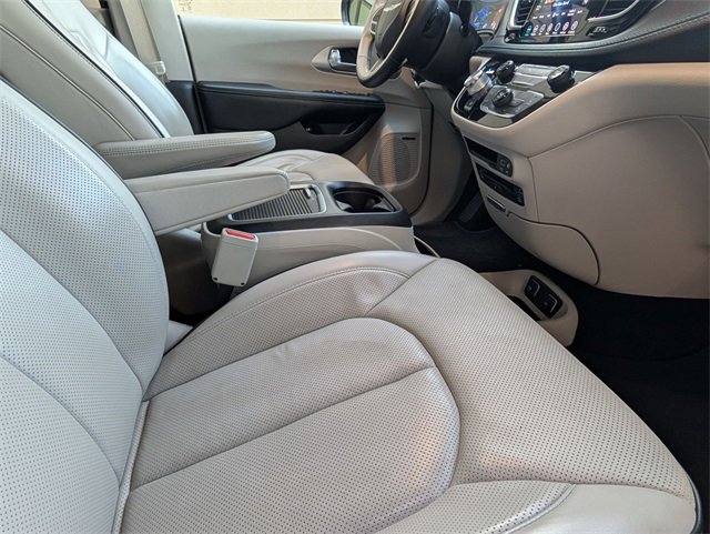 Used 2019 Chrysler Pacifica Limited w/ Advanced Safetytec Group image 19
