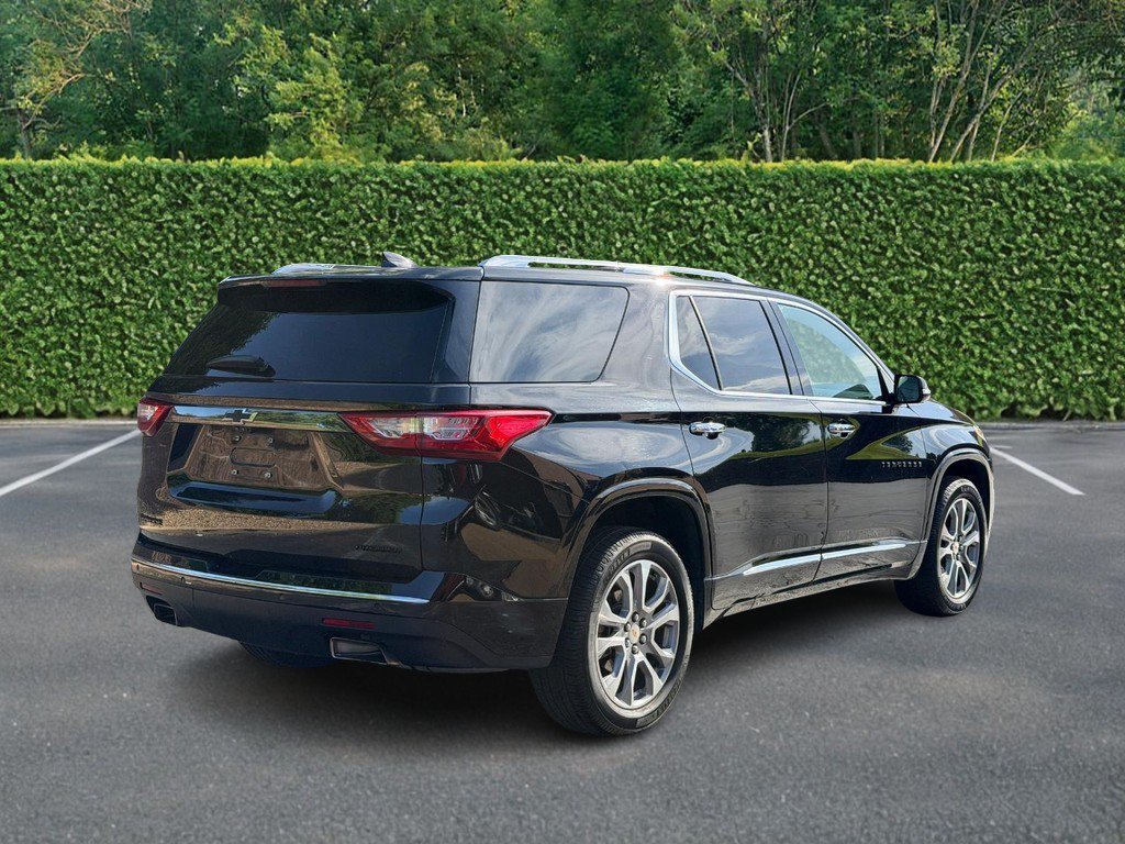 Used 2020 Chevrolet Traverse Premier w/ LPO, Blackout Package FWD image 3
