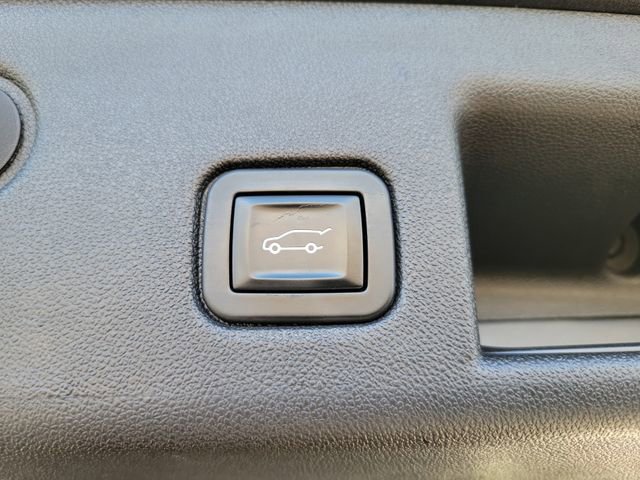 Used 2020 Chevrolet Equinox LT w/ Driver Convenience Package image 12