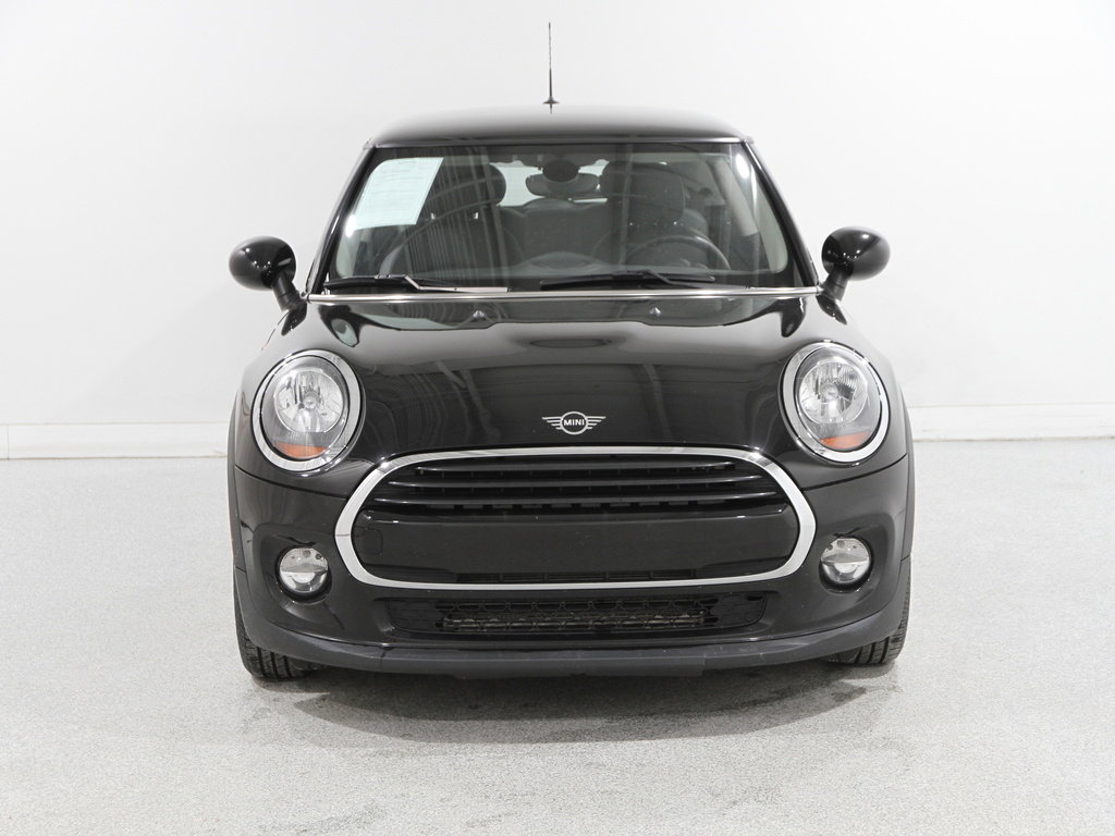 Used 2019 MINI Cooper 2-Door Hardtop image 2