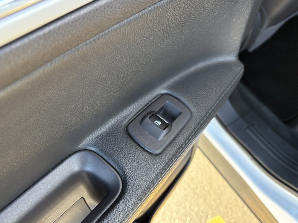 Used 2013 Ford Explorer XLT image 34