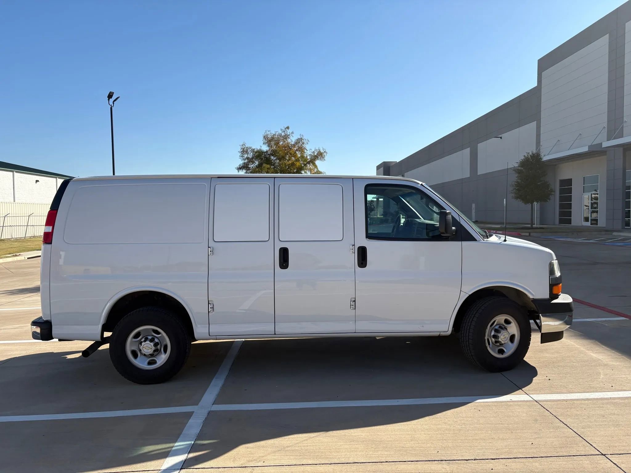 Used 2020 Chevrolet Express 2500 Regular Van 3D w/ Enhanced Convenience Package image 5