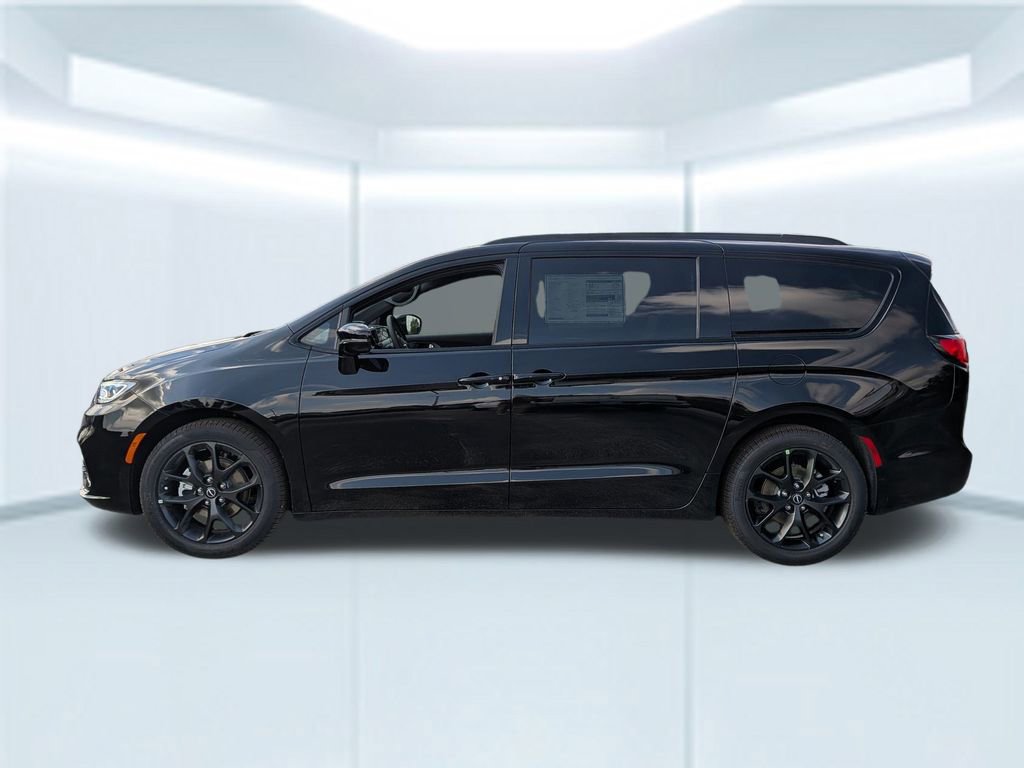 New 2026 Chrysler Pacifica Select w/ S Appearance Package image 2