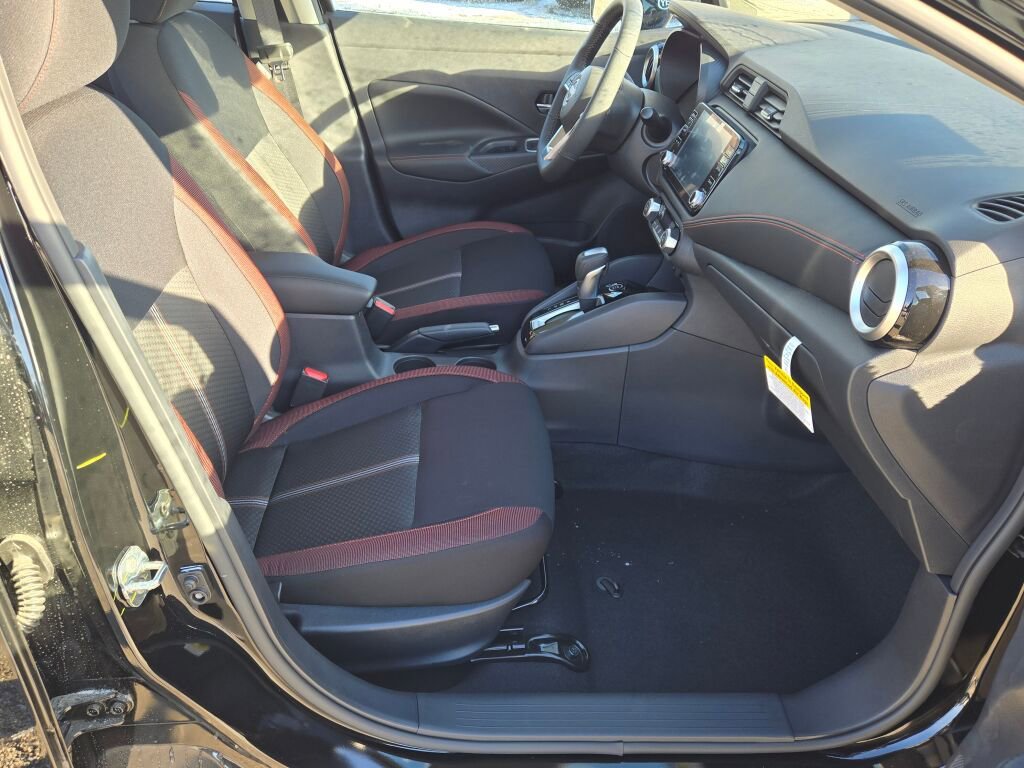 Used 2025 Nissan Versa SR w/ Trunk Package image 4