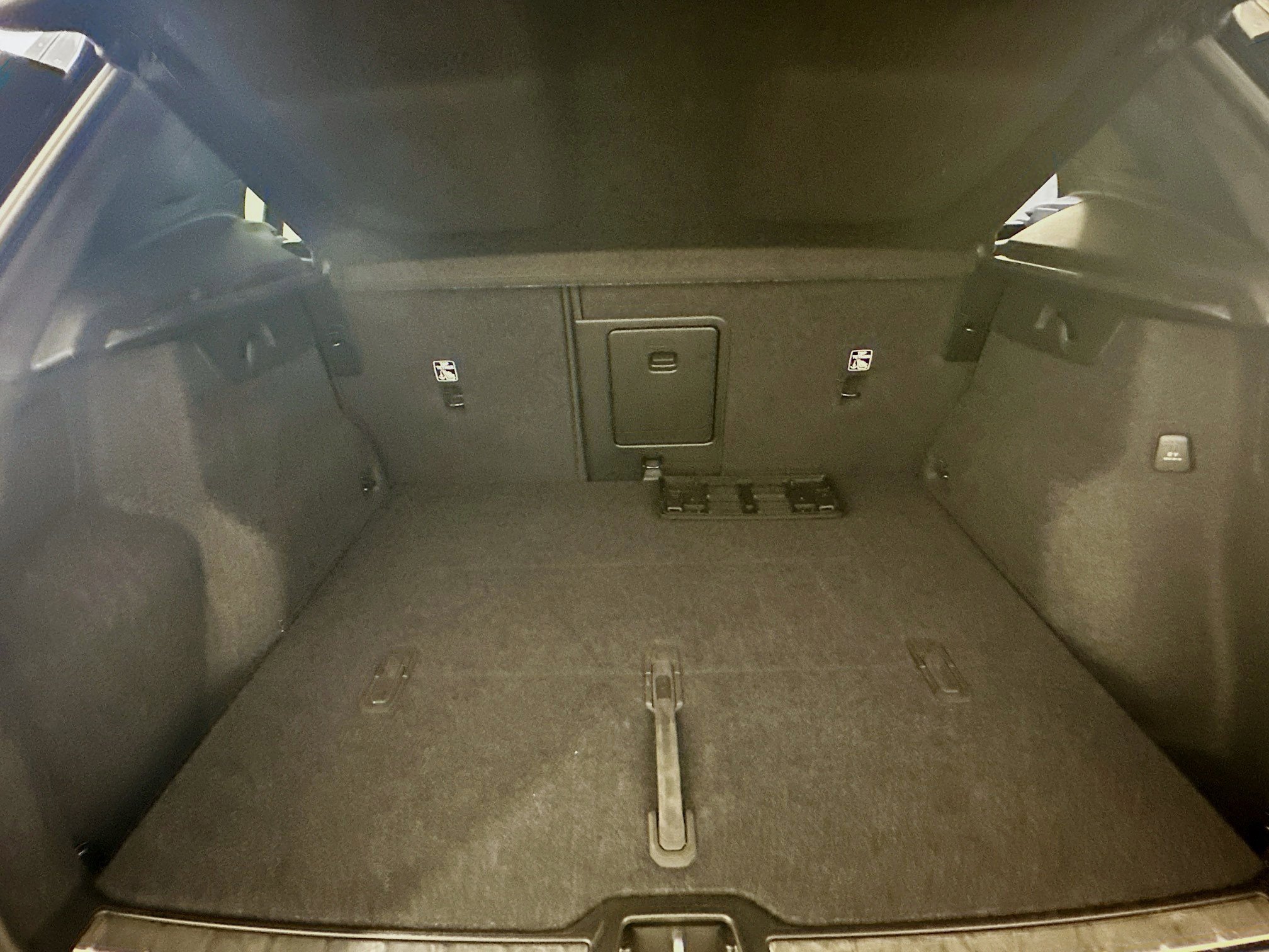 Used 2025 Volvo XC40 B5 Plus AWD/4WD image 30