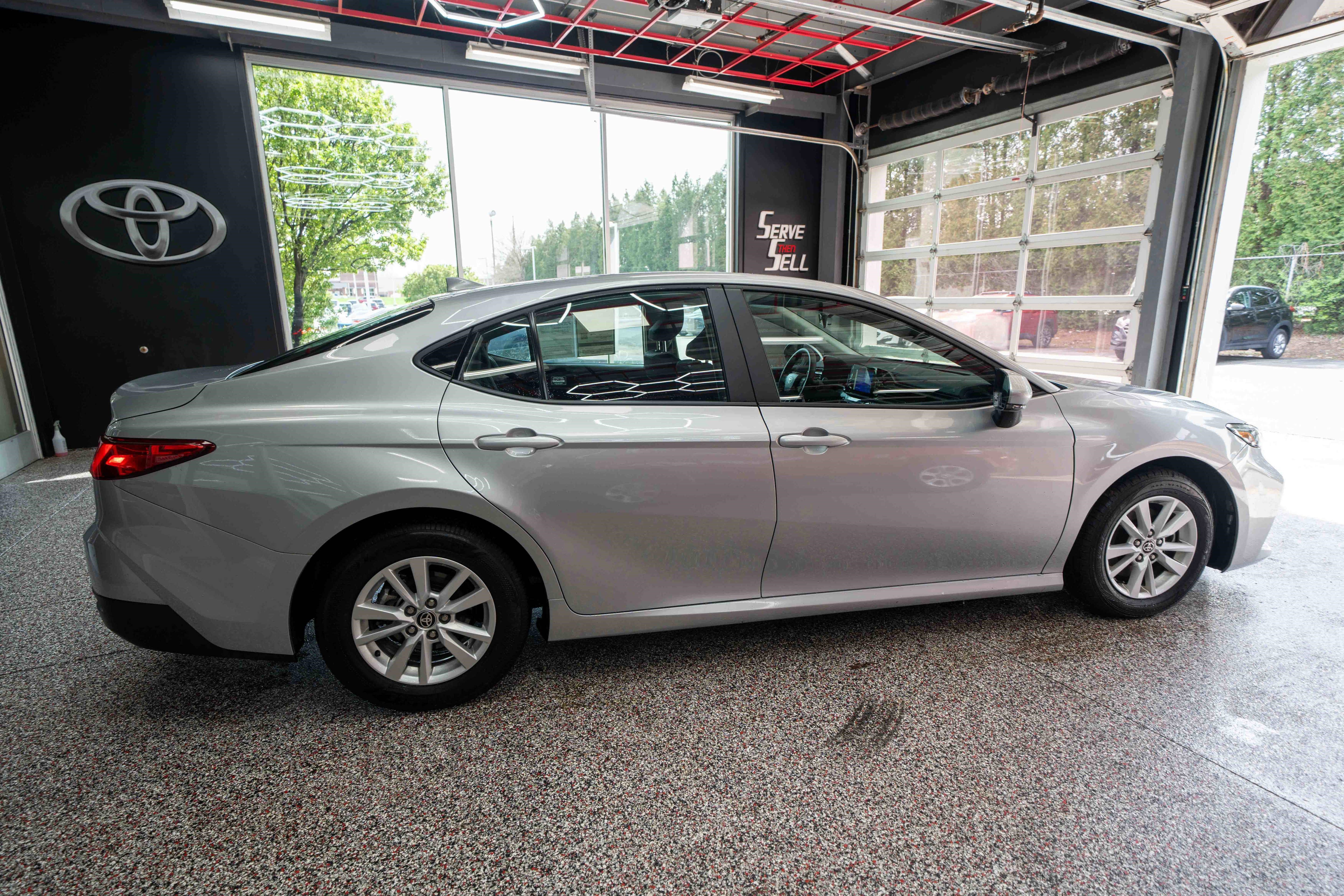 Used 2025 Toyota Camry LE FWD image 4