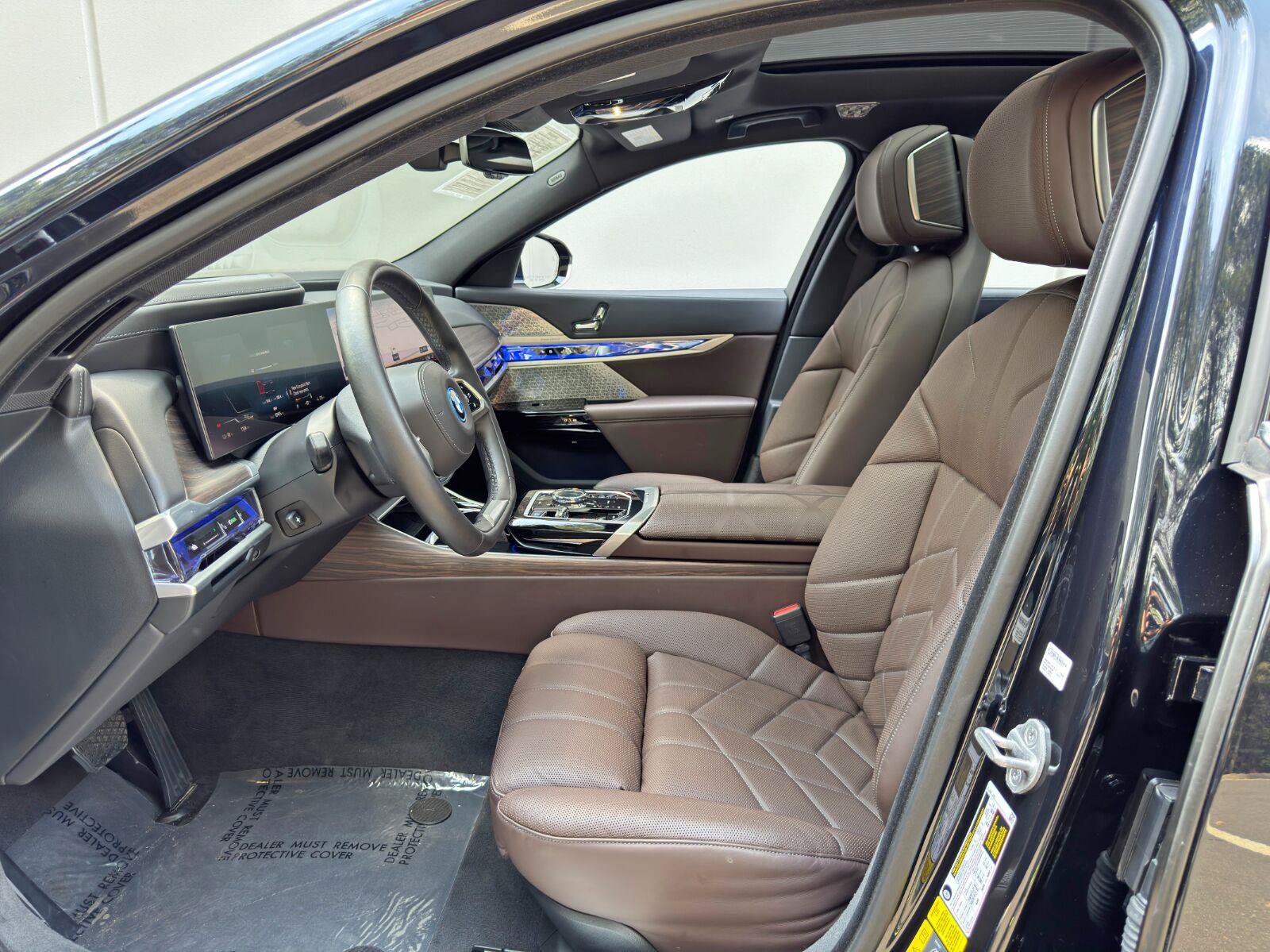 Used 2023 BMW i7 xDrive60 w/ Executive Package 2 AWD/4WD image 16