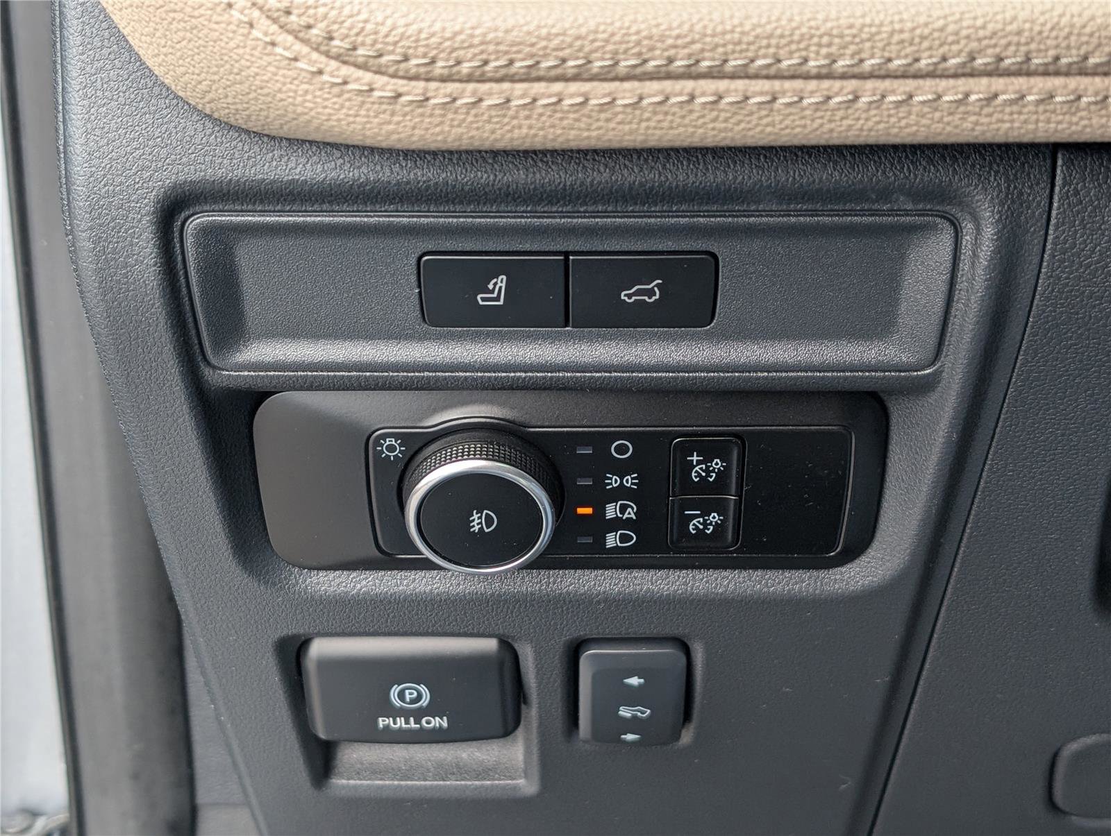 Used 2024 Ford Expedition Limited image 27