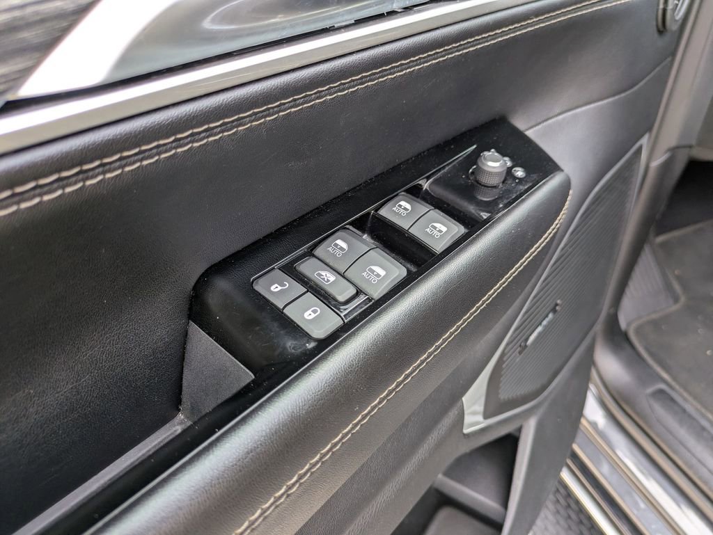 Used 2024 Jeep Wagoneer Series II w/ Flexible Seating Group image 13