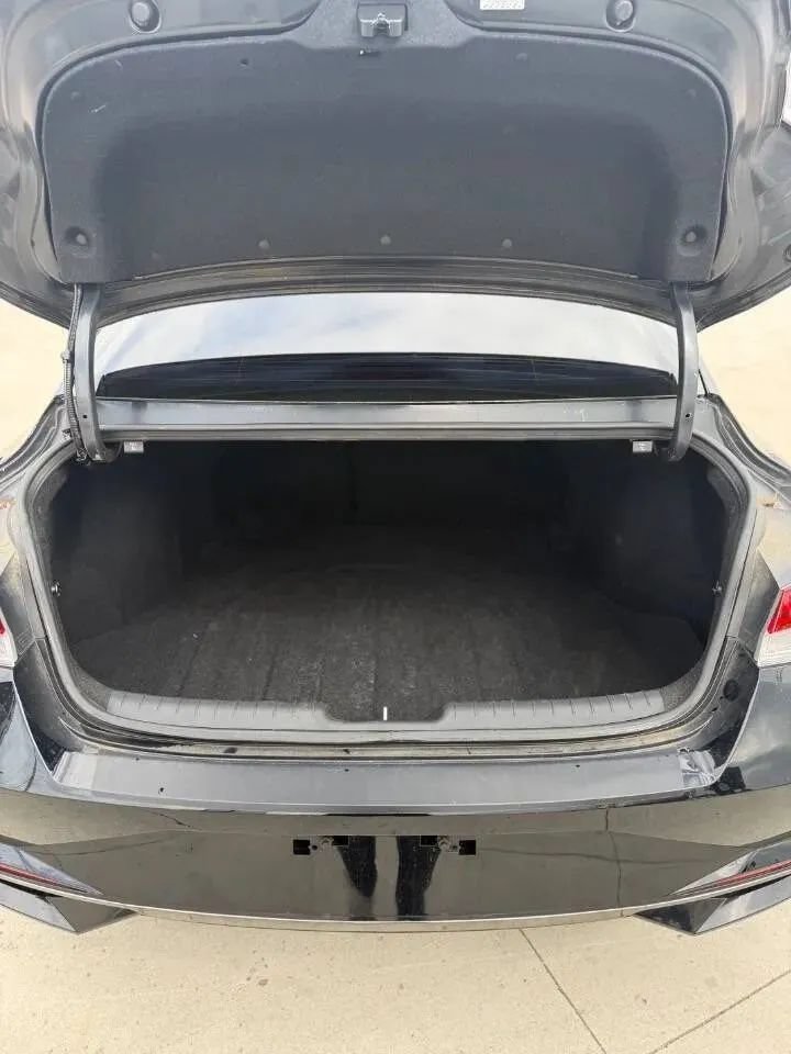 Used 2021 Hyundai Elantra SEL w/ Convenience + Premium Package FWD image 19