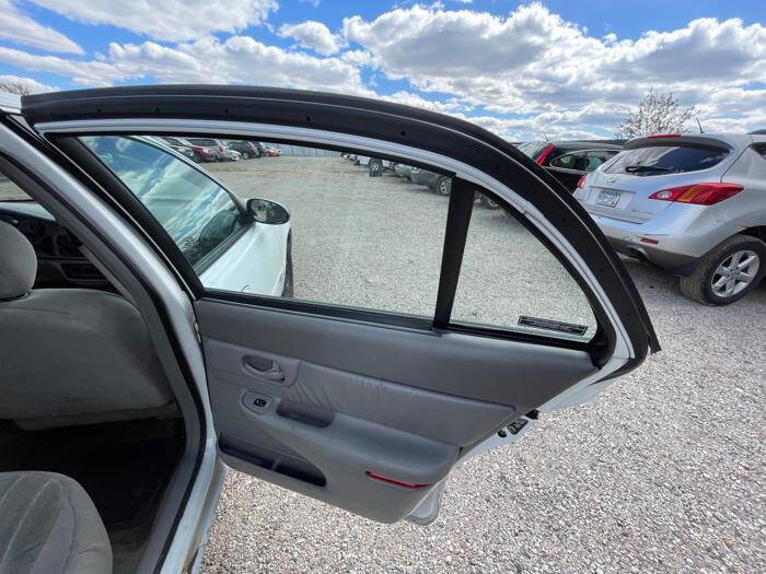 Used 1998 Buick Century Custom FWD image 28