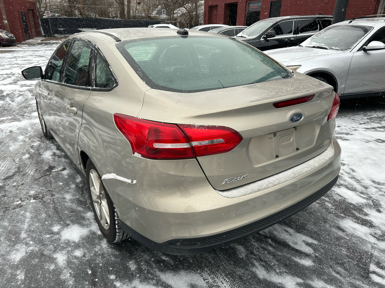 Used 2016 Ford Focus SE w/ SE Cold Weather Package image 4