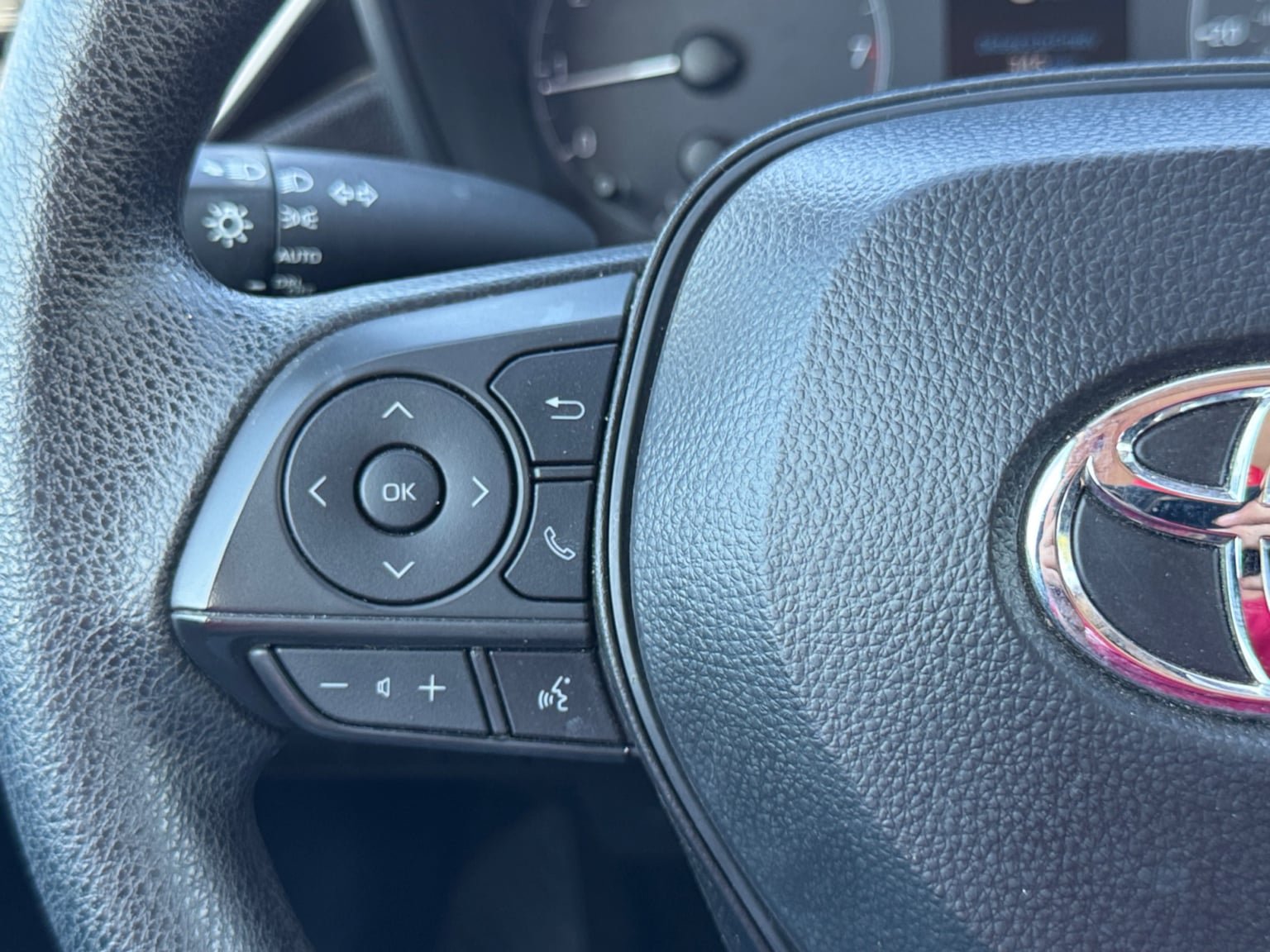 Used 2025 Toyota Corolla LE FWD image 22