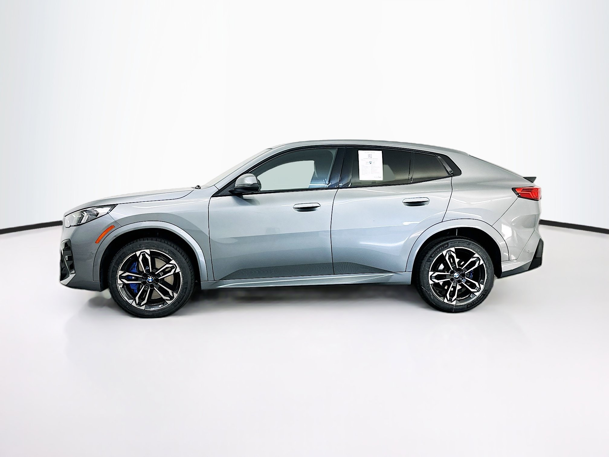 Used 2025 BMW X2 xDrive28i AWD/4WD image 4