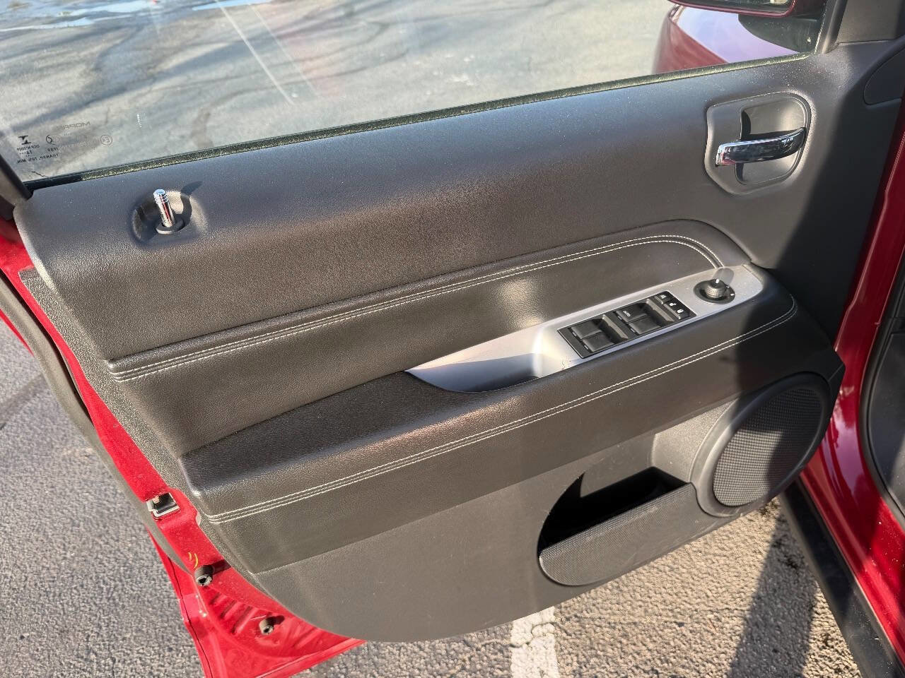 Used 2017 Jeep Compass Latitude image 10