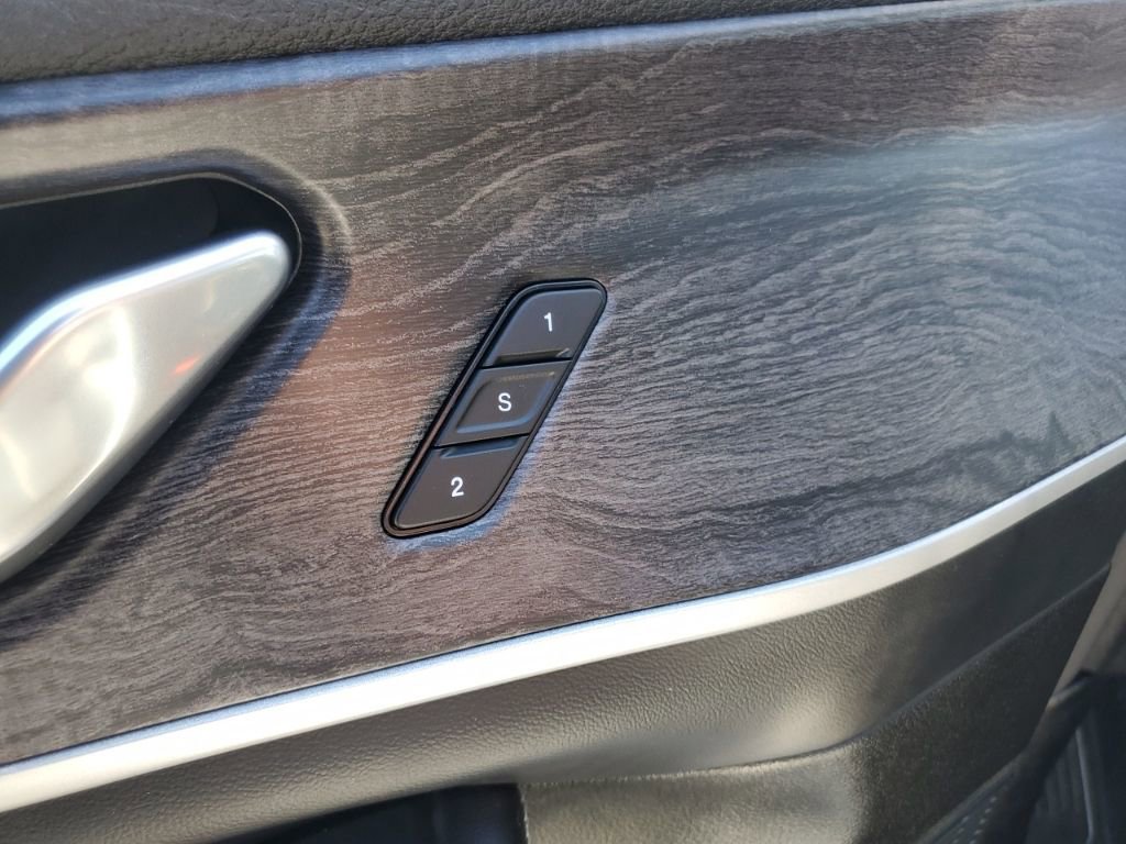 Used 2023 Jeep Grand Cherokee Limited image 9