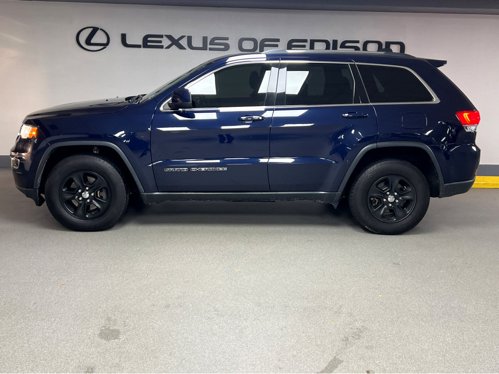 Used 2017 Jeep Grand Cherokee Laredo w/ Quick Order Package 23E AWD/4WD image 4