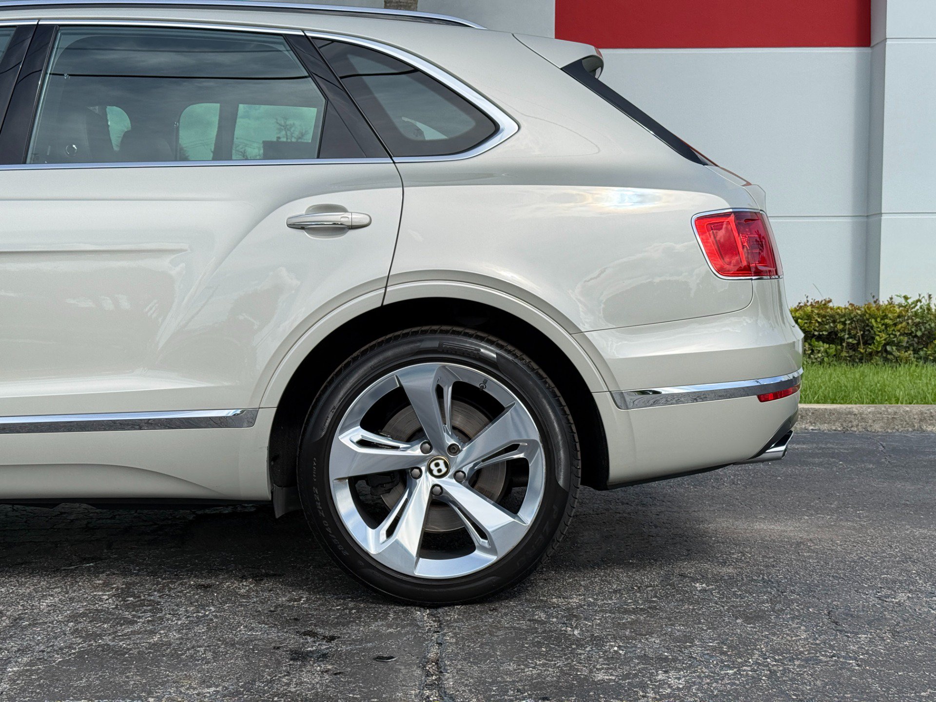 Used 2019 Bentley Bentayga AWD/4WD image 12