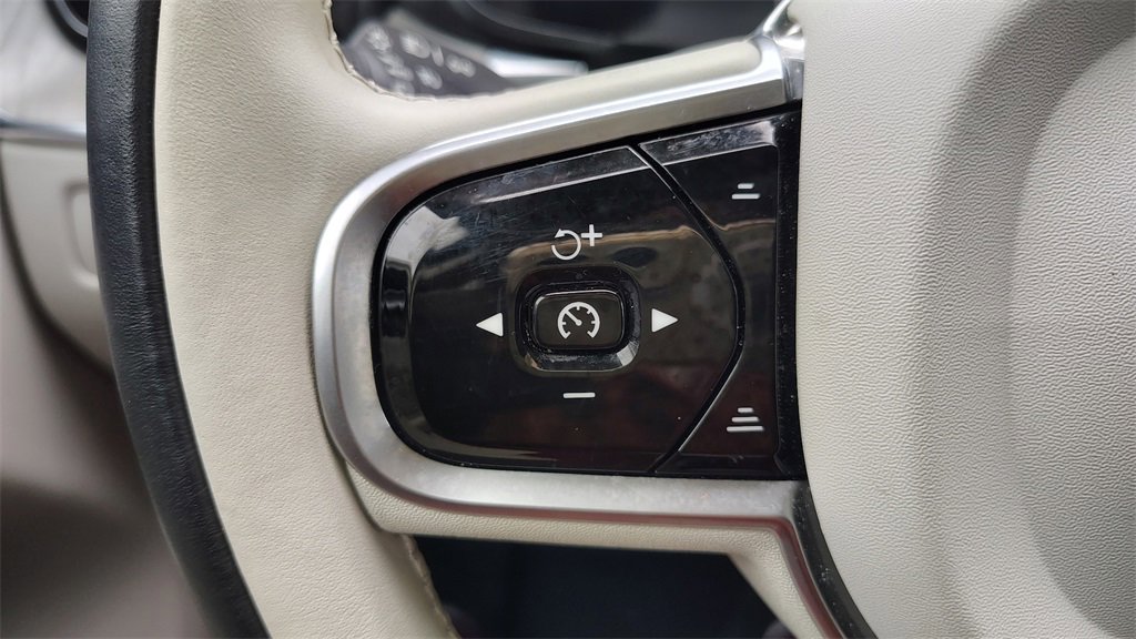 Certified 2023 Volvo XC60 B5 Plus w/ Climate Package image 16