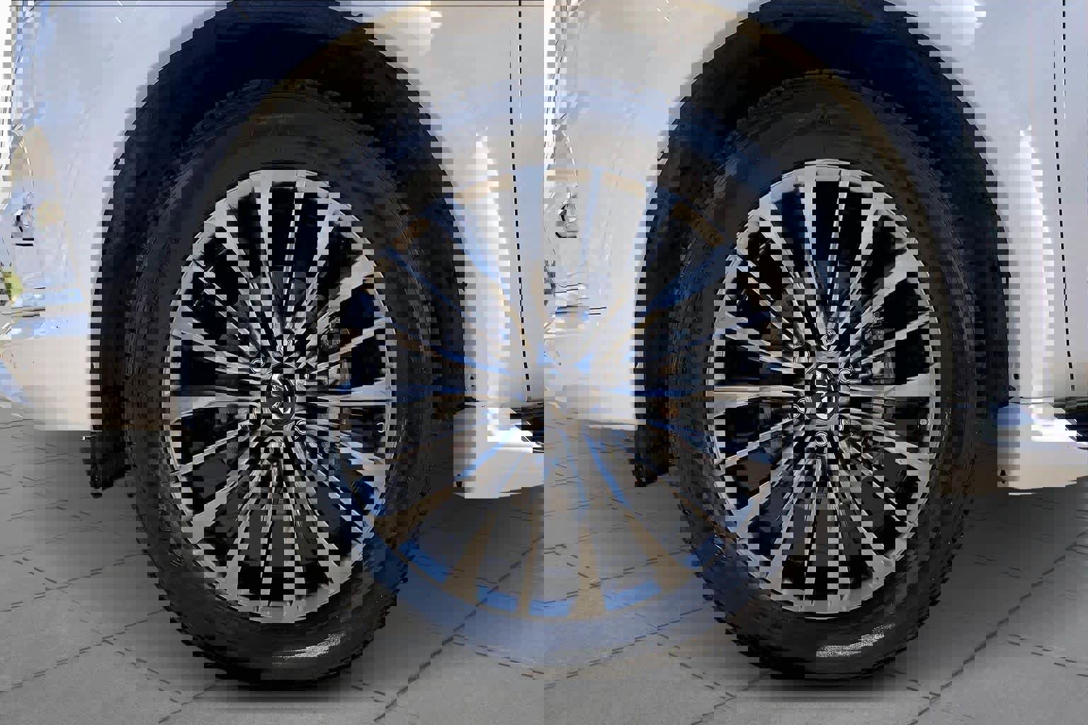 Used 2024 INFINITI QX80 Sensory w/ Cargo Package image 11