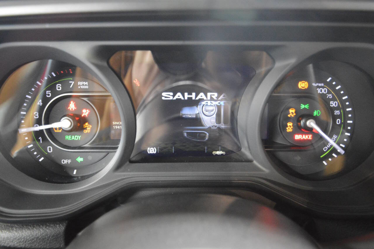 Used 2024 Jeep Wrangler Unlimited Sahara w/ Dual Top Group image 40