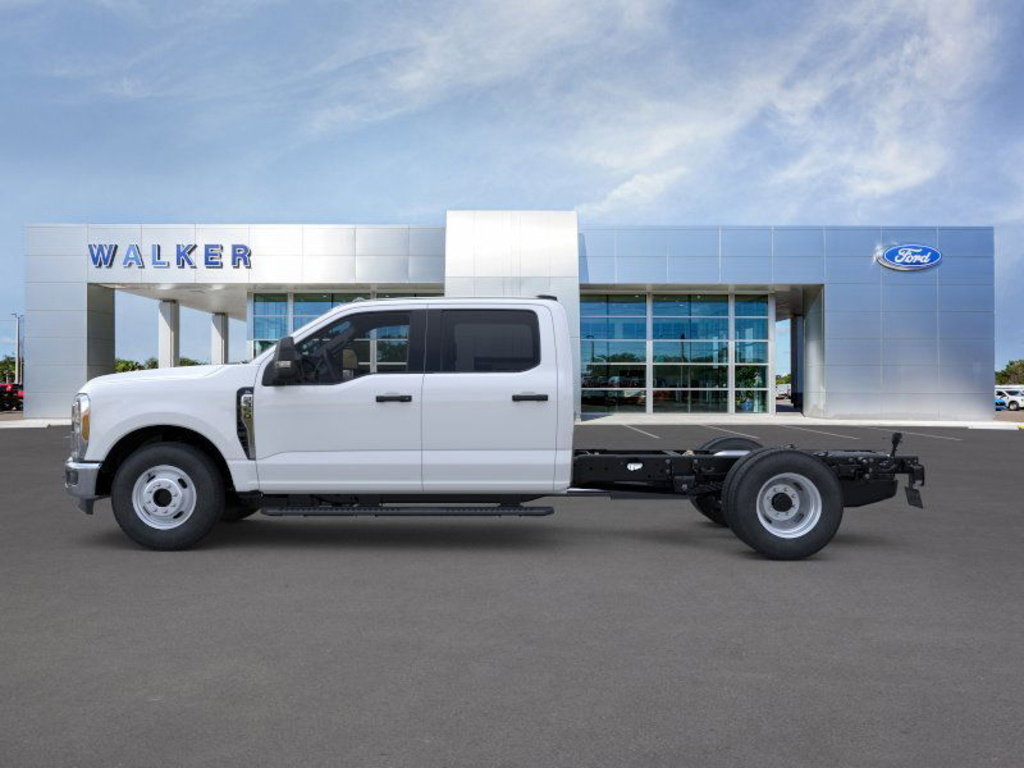 New 2026 Ford F350 XL w/ XL Chrome Package image 3