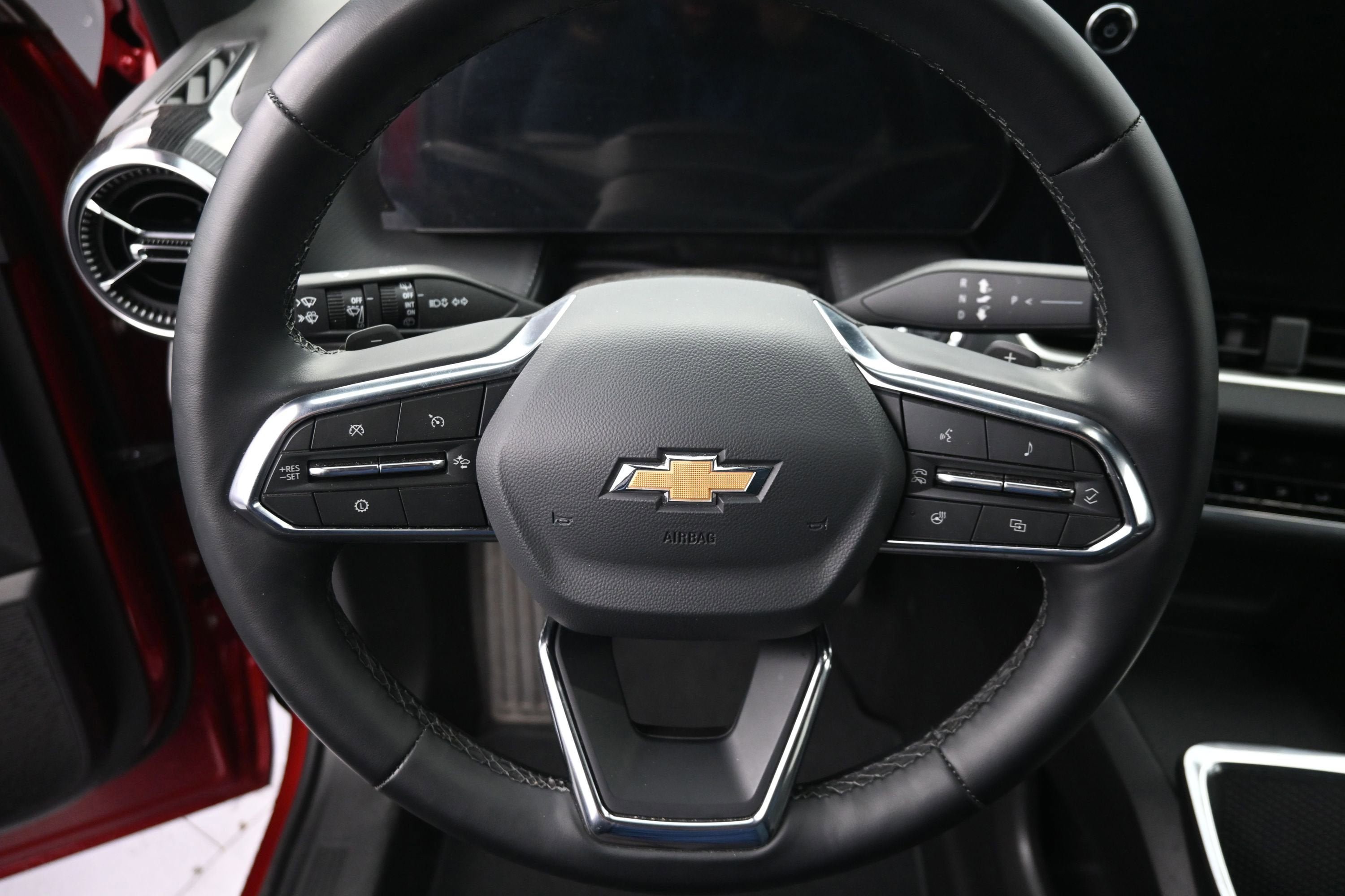 Used 2026 Chevrolet Equinox LT AWD/4WD image 11