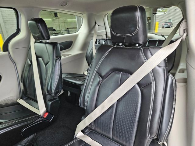 Used 2023 Chrysler Pacifica Touring-L FWD image 17