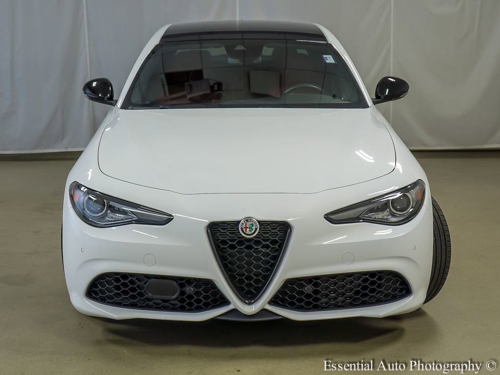 Used 2022 Alfa Romeo Giulia Veloce AWD/4WD image 5