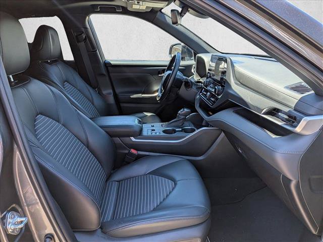 Used 2023 Toyota Highlander XSE FWD image 21