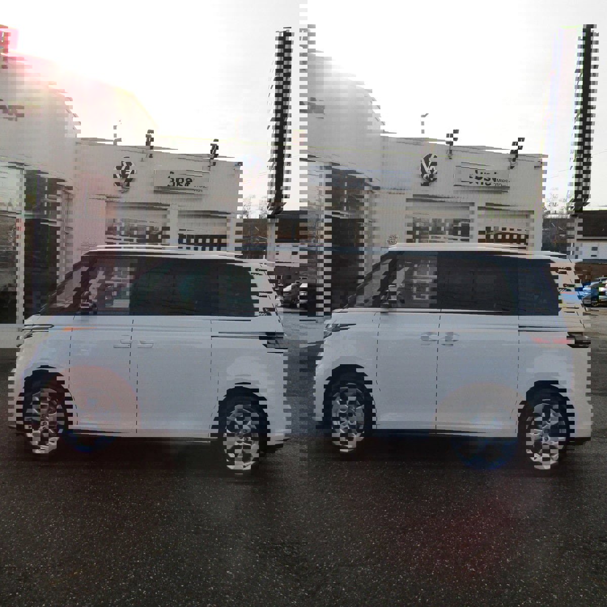 New 2025 Volkswagen ID. Buzz Pro S