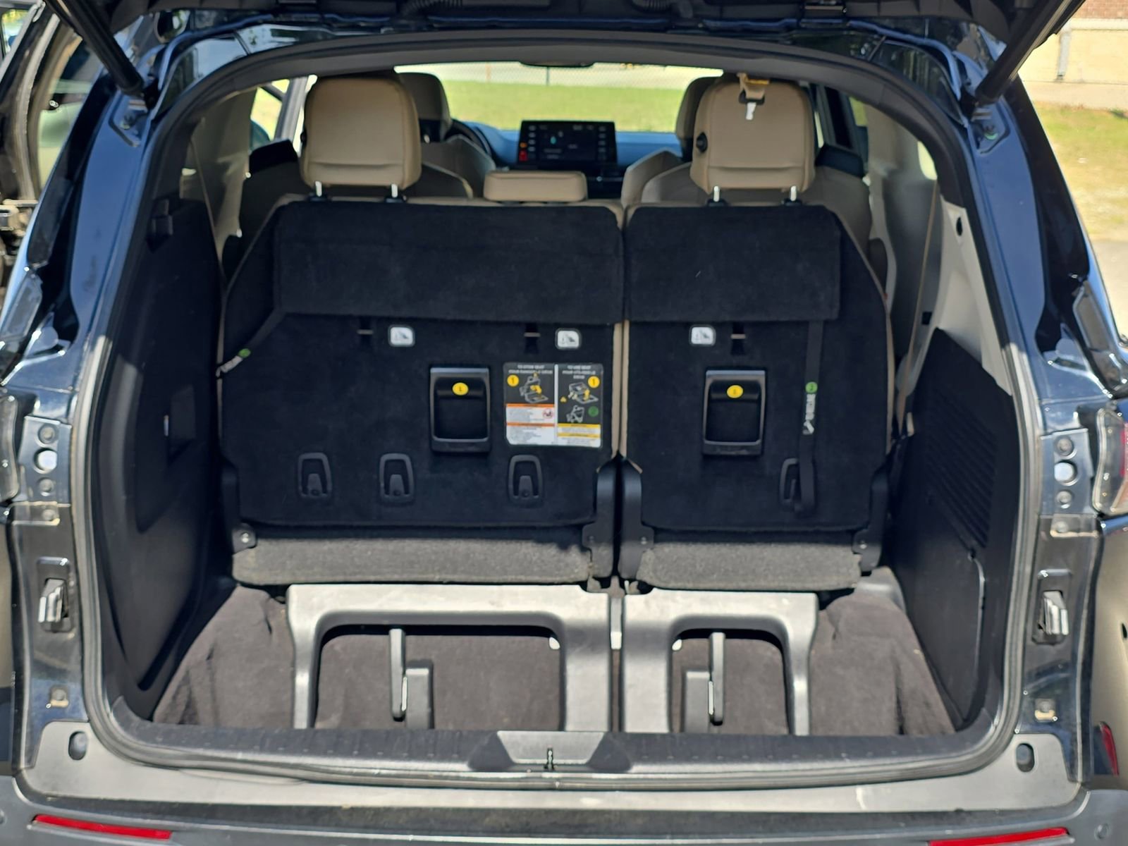 Used 2021 Toyota Sienna XLE image 17