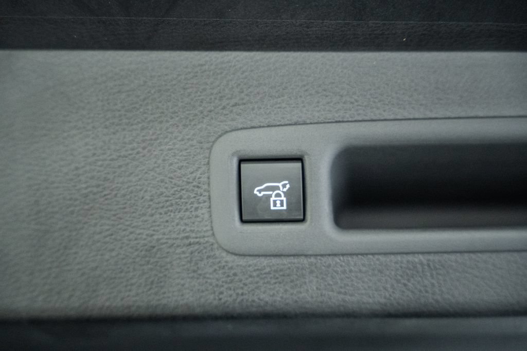 Used 2026 Toyota Sienna Limited AWD/4WD image 11