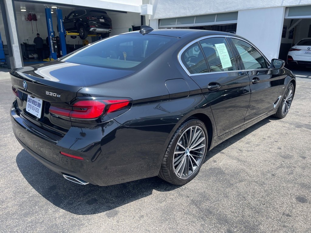 Used 2023 BMW 530e w/ Convenience Package image 5
