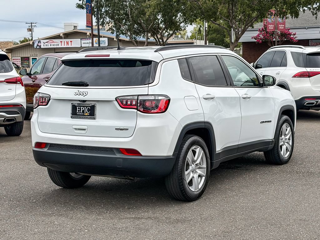 Used 2022 Jeep Compass Latitude FWD image 4