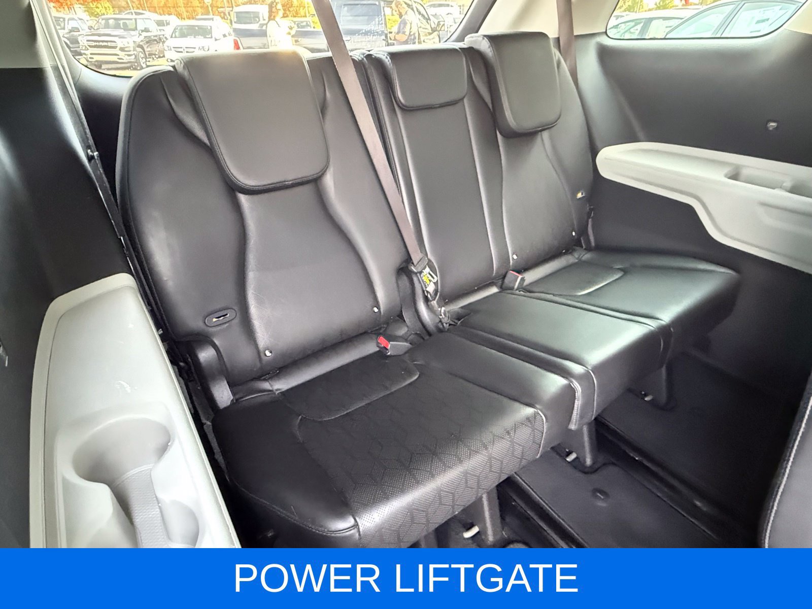 Used 2022 Kia Carnival LX FWD image 18