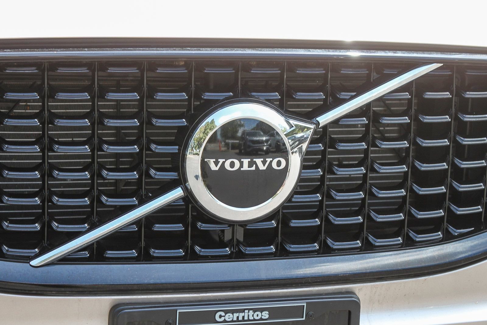 Used 2025 Volvo XC60 B5 Core AWD/4WD image 5