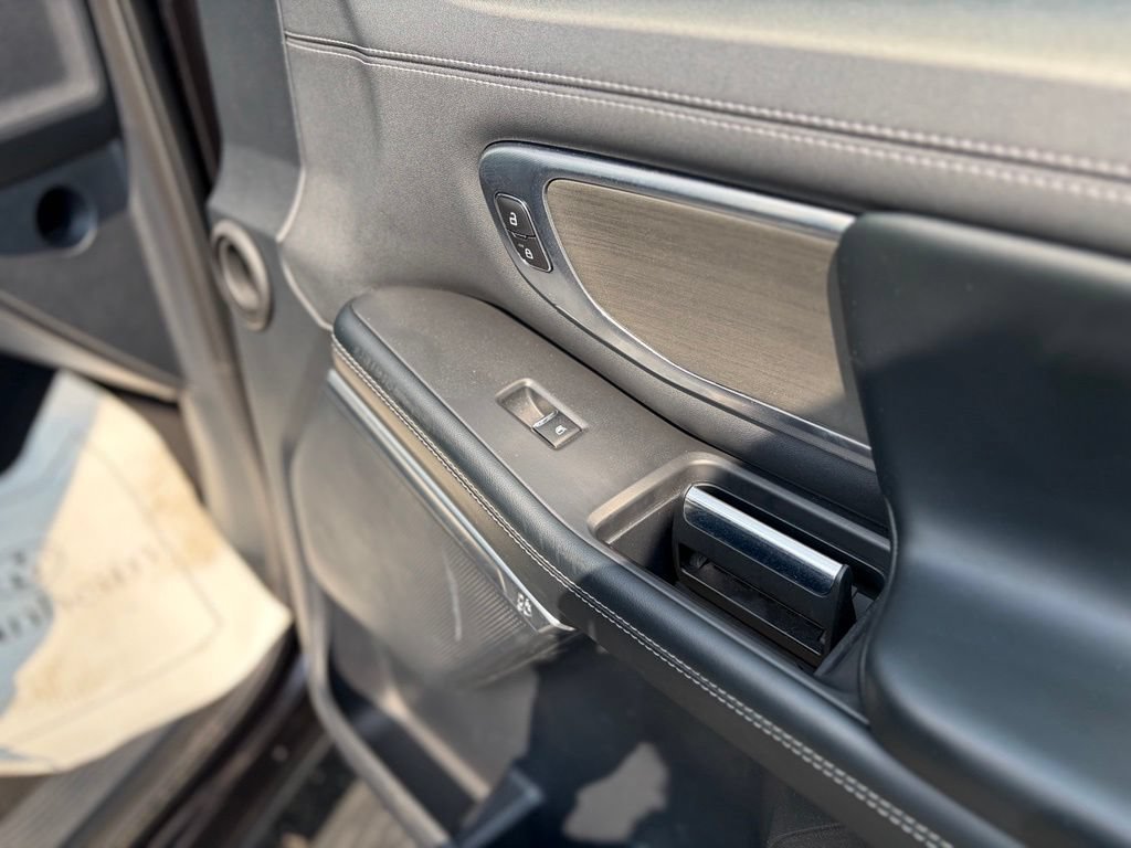 Used 2025 Ford Expedition Platinum AWD/4WD image 30