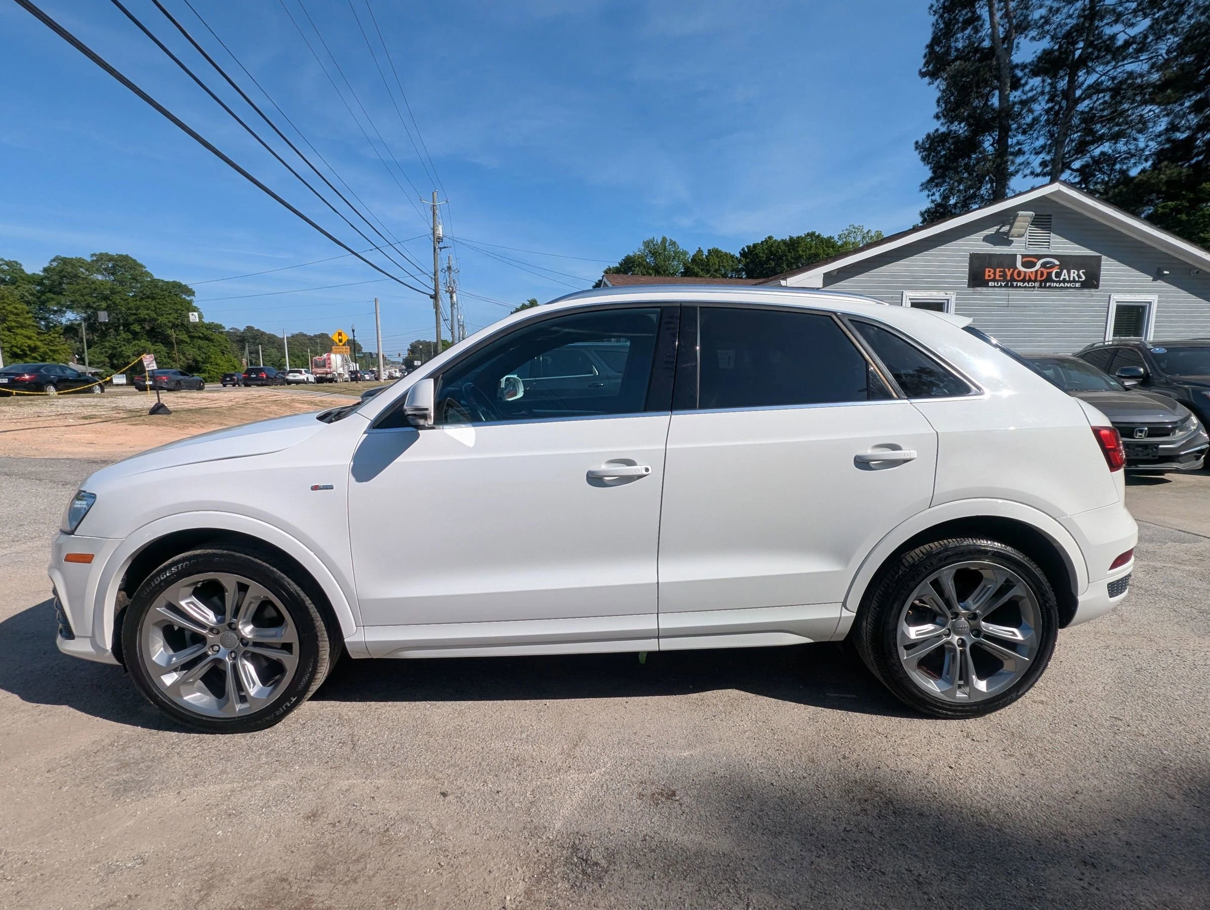 Used 2017 Audi Q3 2.0T Prestige w/ Prestige Package AWD/4WD image 3