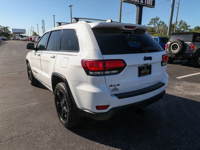 Used 2018 Jeep Grand Cherokee Laredo image 6