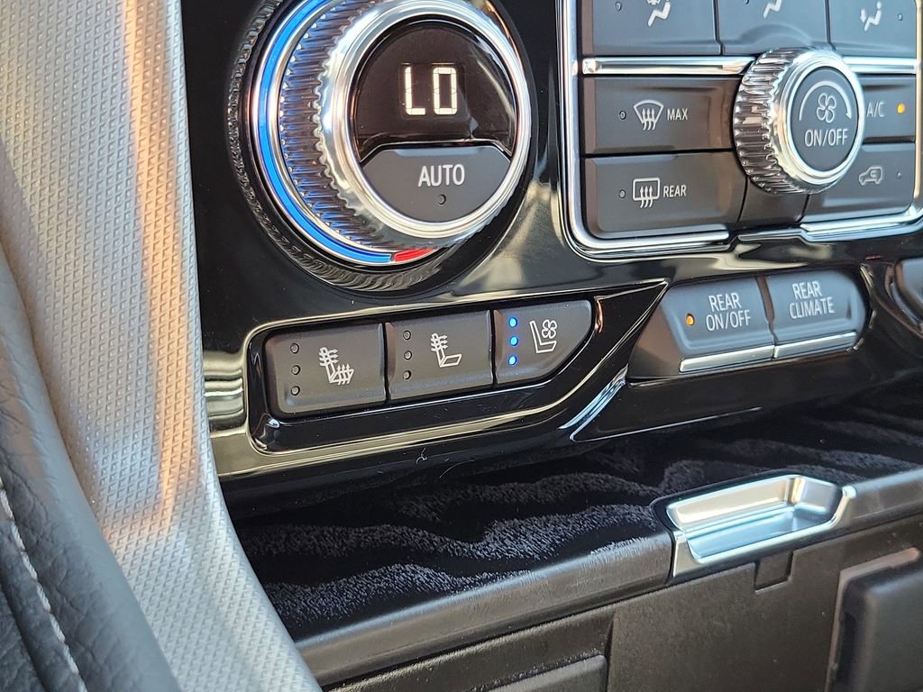 Used 2024 GMC Yukon Denali AWD/4WD image 36