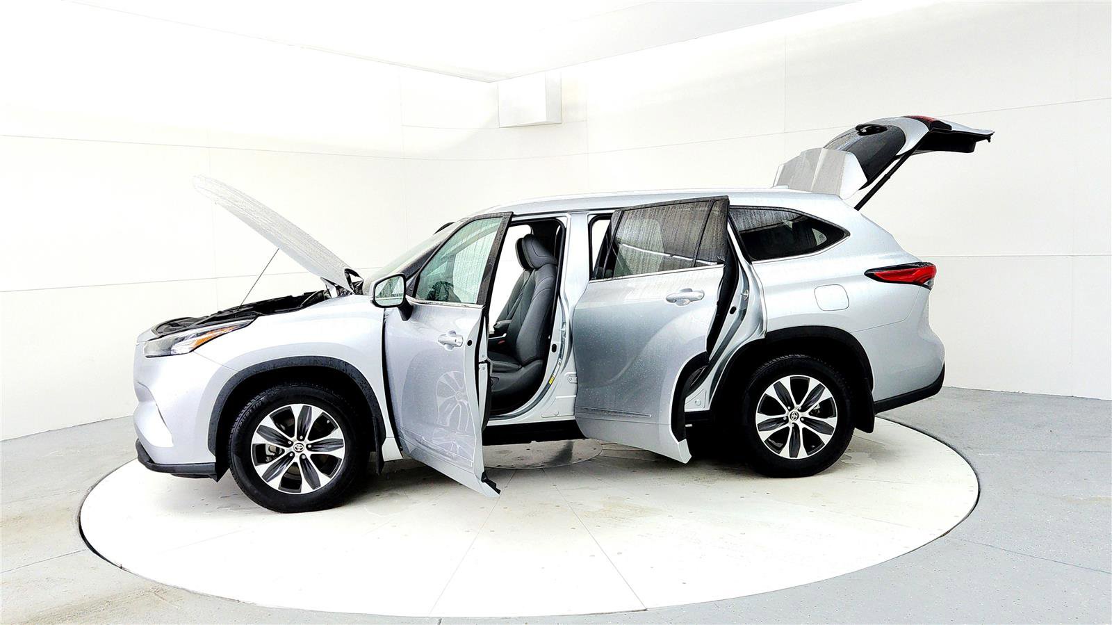 Used 2022 Toyota Highlander XLE image 10