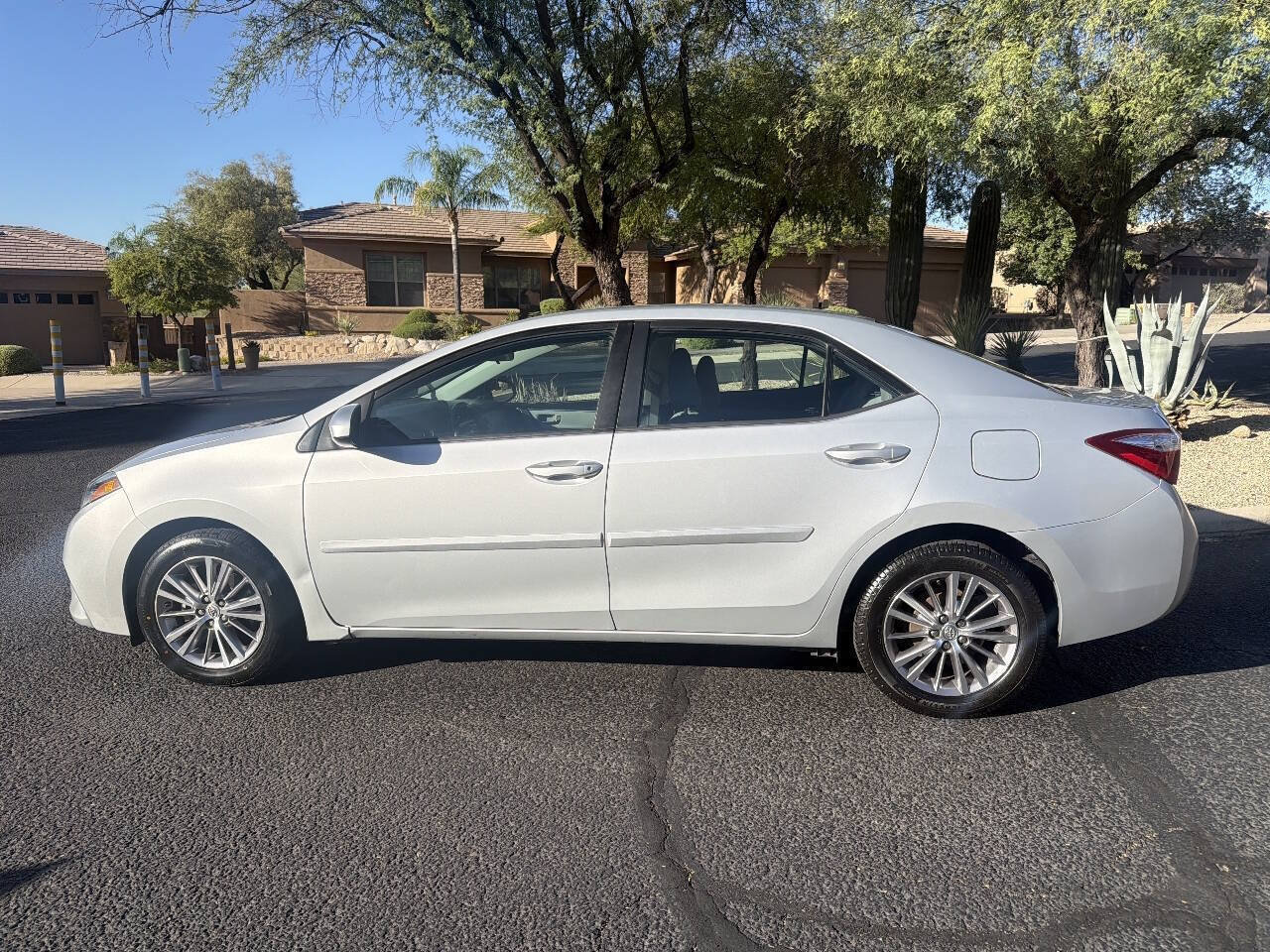Used 2014 Toyota Corolla LE FWD image 5