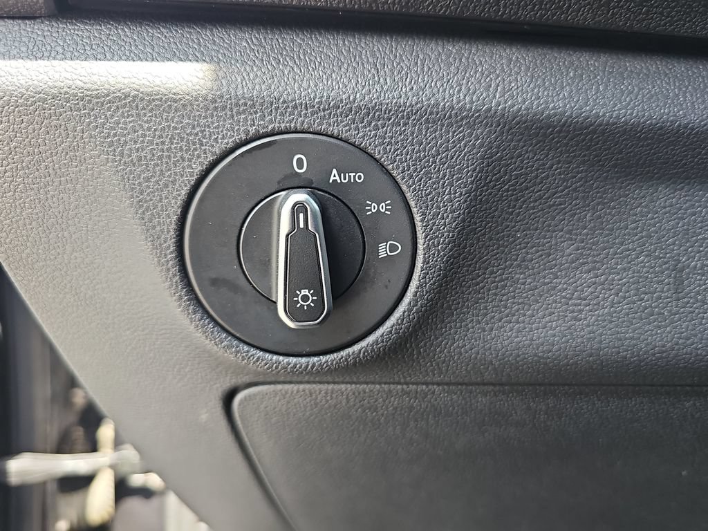 Used 2024 Volkswagen Jetta SE FWD image 23