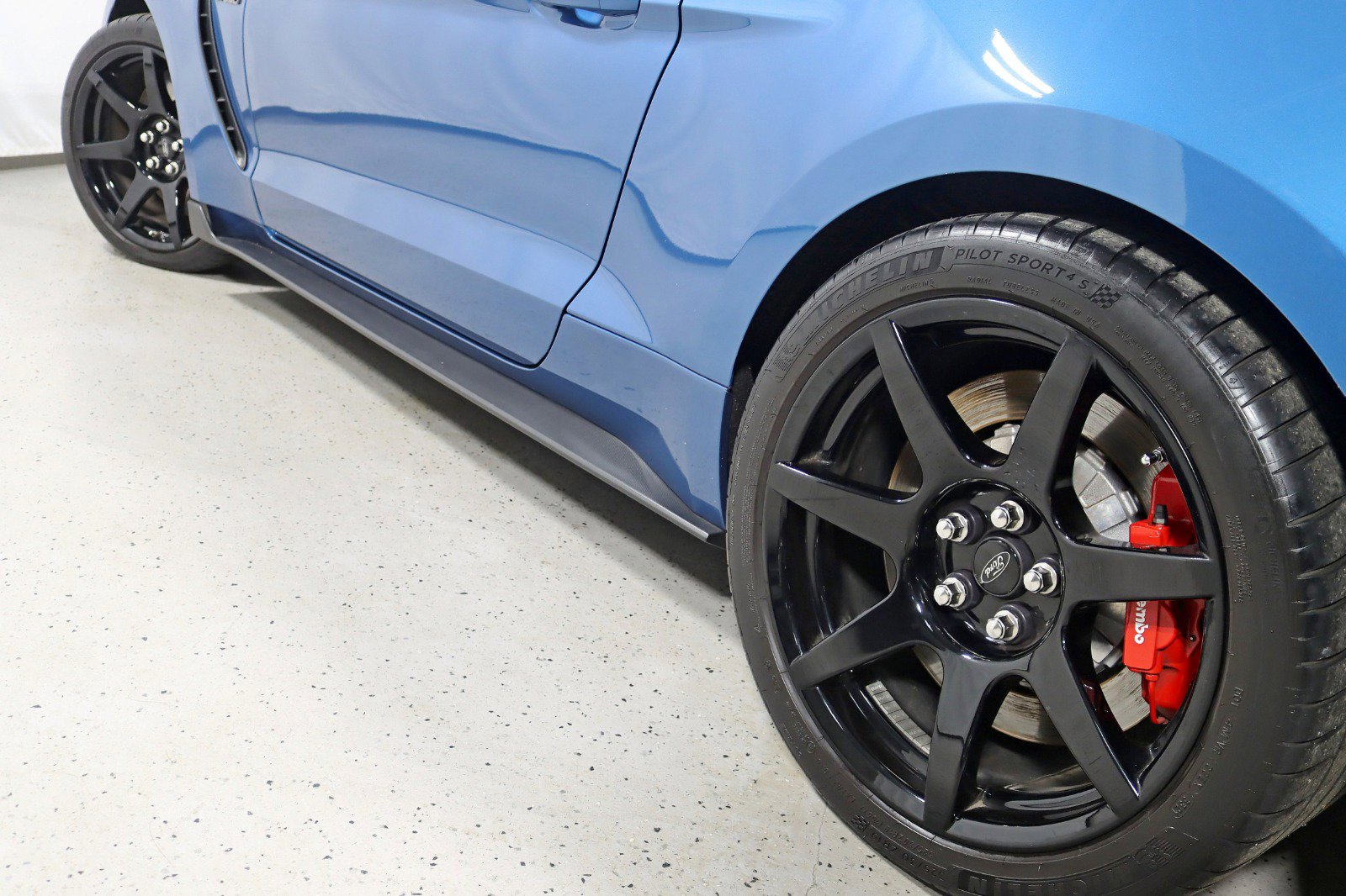 Used 2019 Ford Mustang Shelby GT350R w/ GT350R Equipment Group 920A RWD image 13