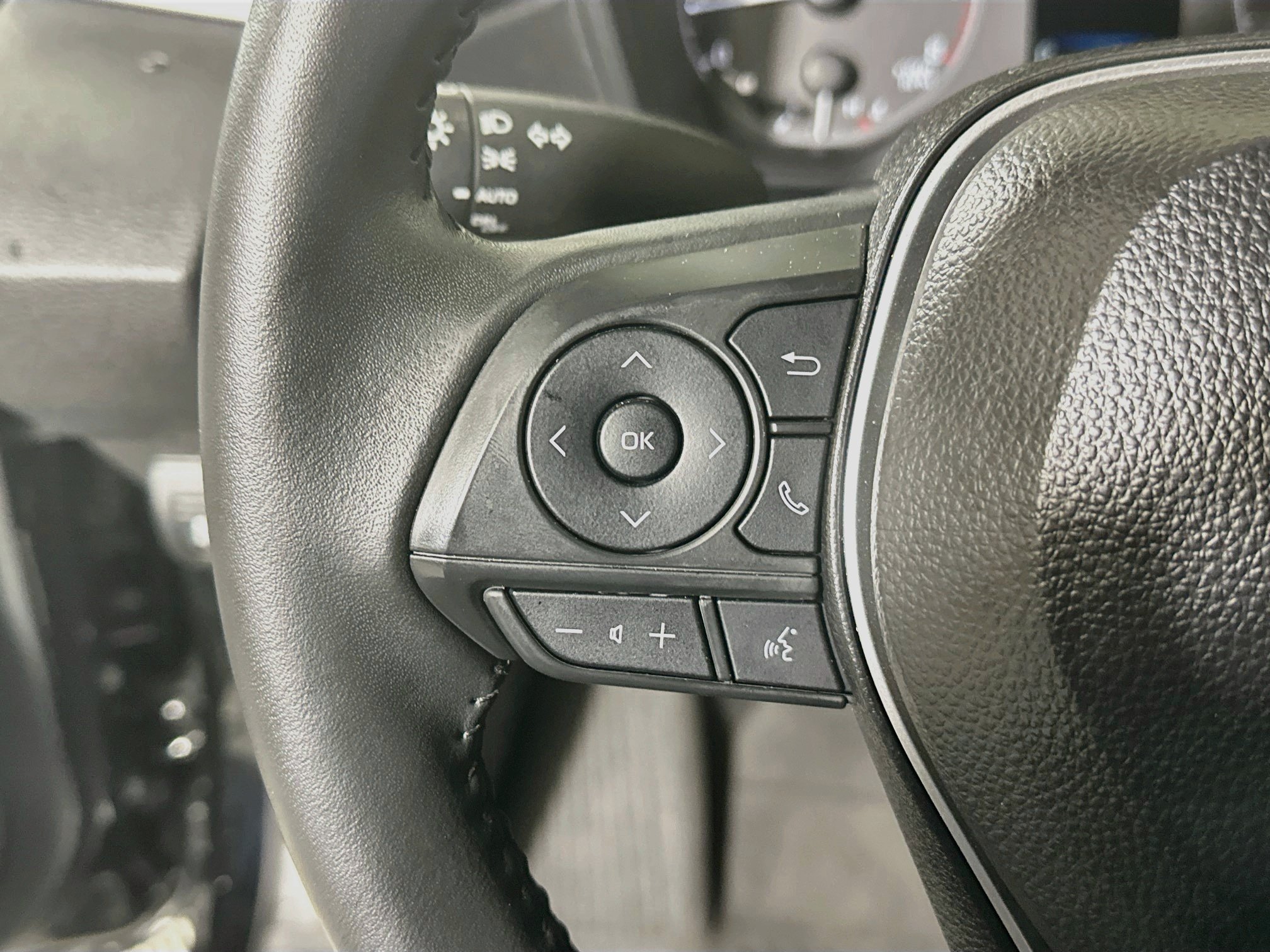 Certified 2025 Toyota Corolla SE FWD image 16