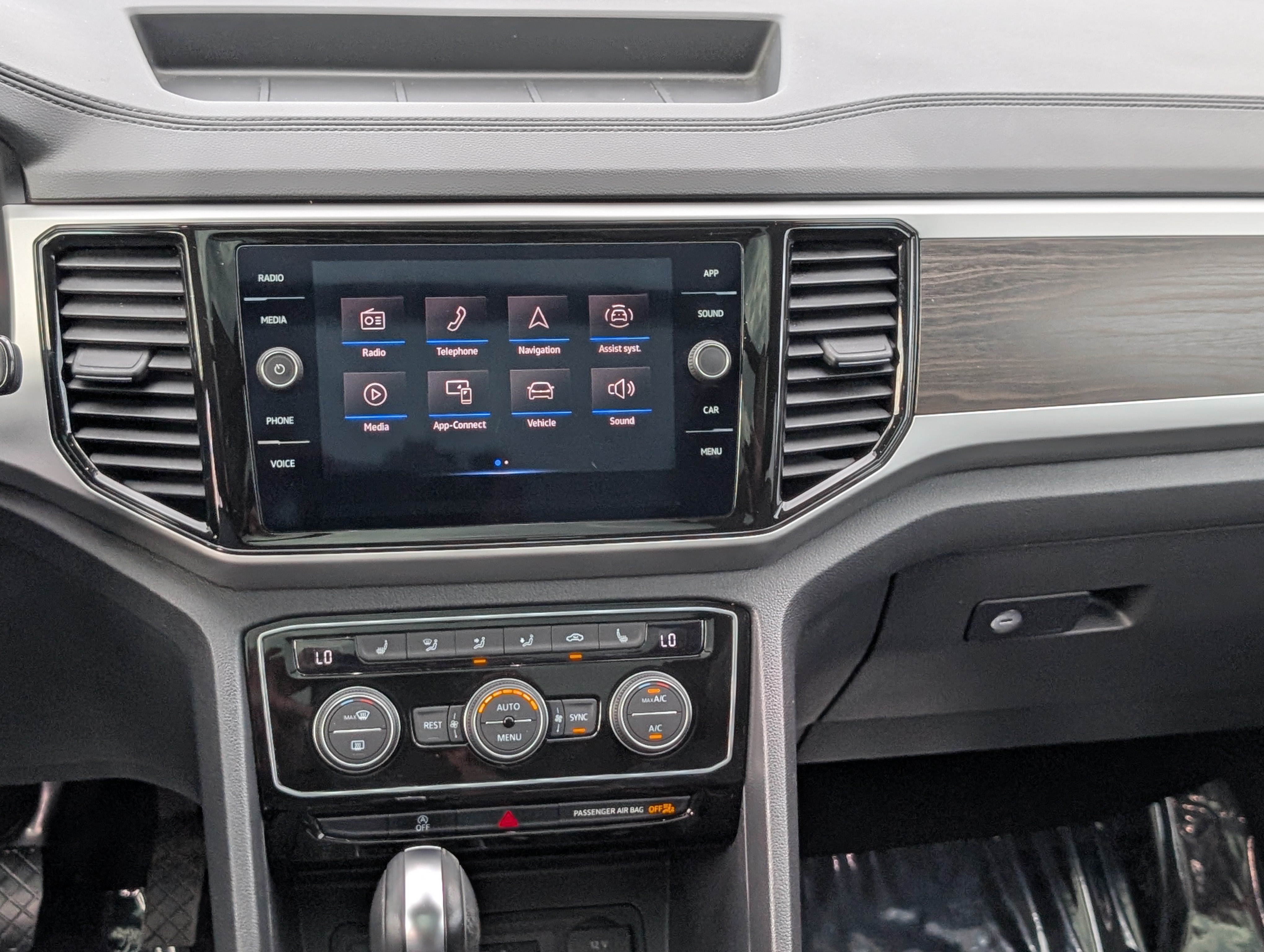 Used 2023 Volkswagen Atlas SE w/ Panoramic Sunroof Package AWD/4WD image 19