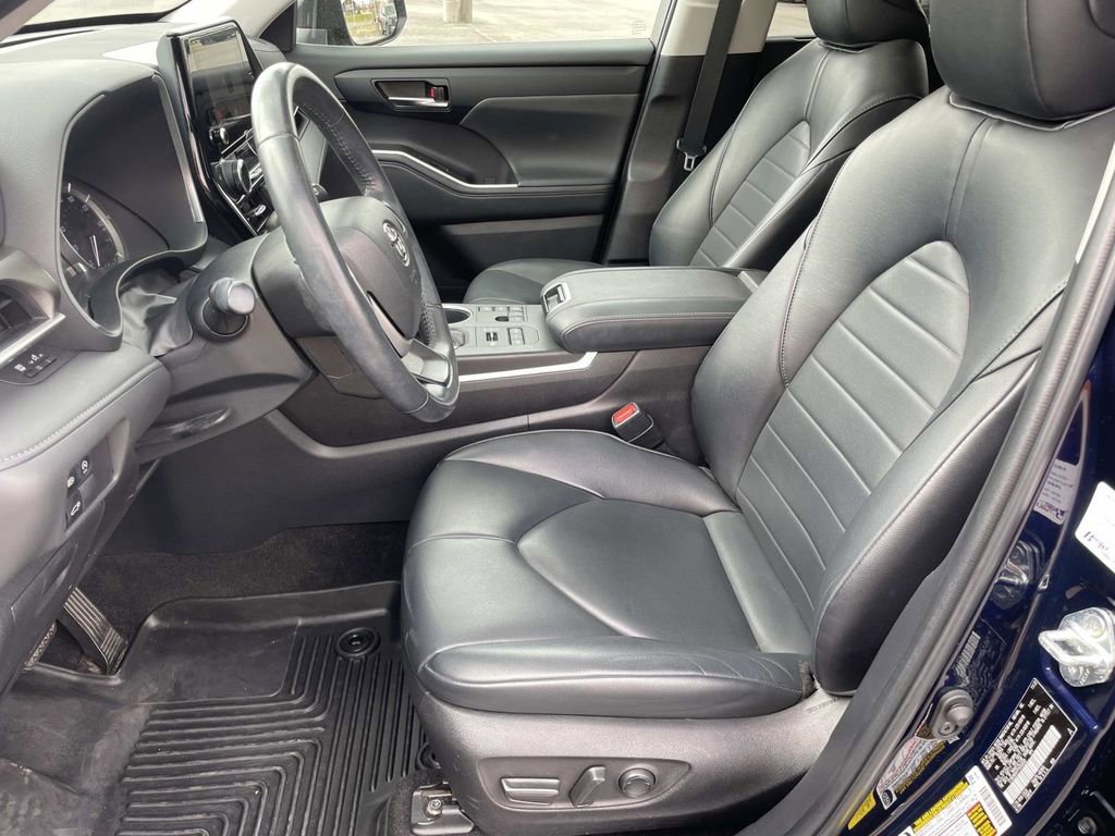 Used 2023 Toyota Highlander XLE image 15