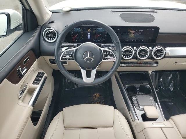 Used 2023 Mercedes-Benz GLB 250 w/ Premium Package image 16